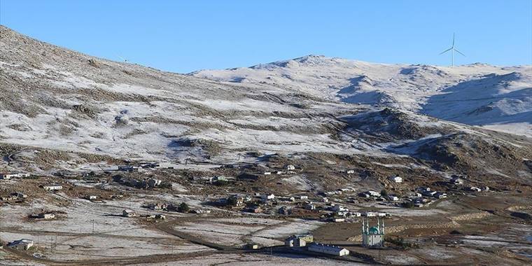 Doğu Karadeniz'in yüksek kesimlerinde kar etkili oldu