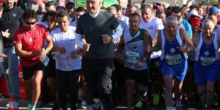 Kültür ve Turizm Bakanı Ersoy, Uluslararası 7. Gelibolu Maratonu'na katıldı