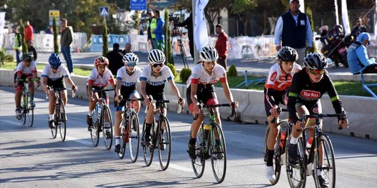 Türkiye Bisiklet Şampiyonası 7. Etap Puanlı Yol Yarışları kriteryum etaplarıyla sürüyor