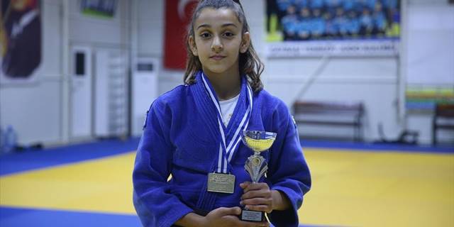 13 yaşında Balkan şampiyonu olan milli judocu Ezgi hedef büyüttü
