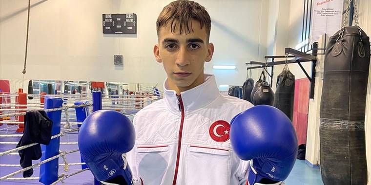 Kaçan topun peşinde başlayan boks hikayesini altın madalyayla taçlandırmak istiyor