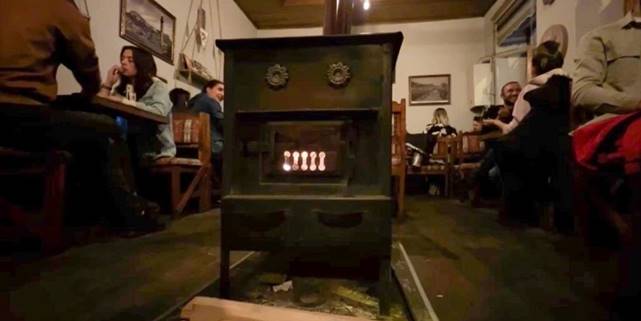 Kars'ta soğuk havanın ardından sobalar yanmaya başladı