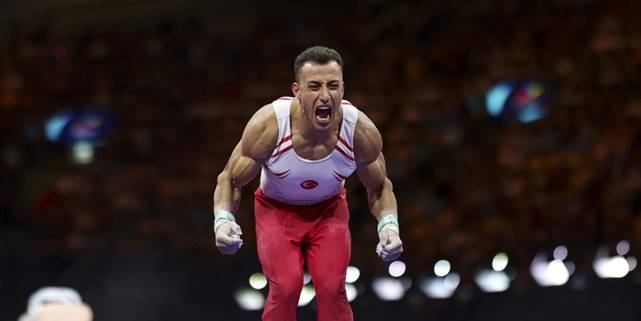 Adem Asil, Artistik Cimnastik Dünya Challenge Kupası'nda ikinci altın madalyayı kazandı