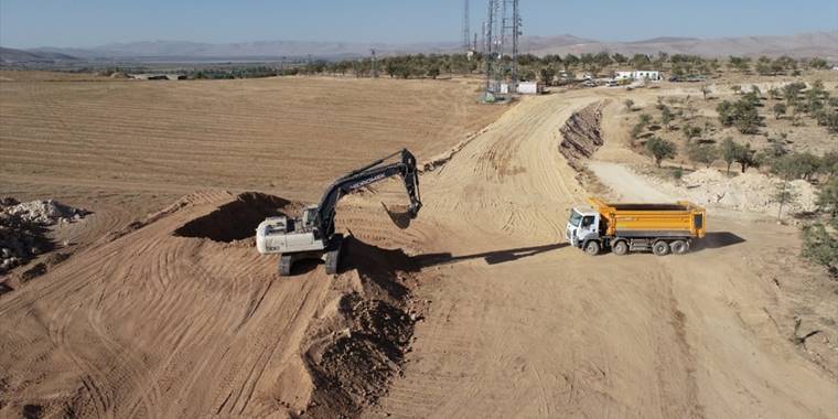 Ilgın Belediye Başkanı Ertaş, Ilgın Millet Bahçesi'nde incelemelerde bulundu
