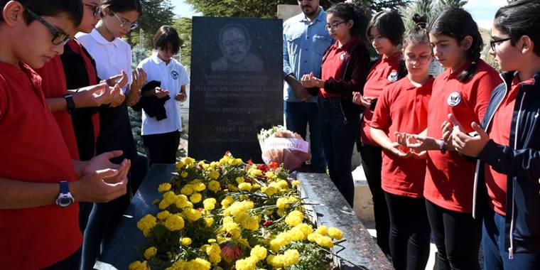 "Bozkırın tezenesi" Neşet Ertaş, vefatının 10. yılında anılıyor