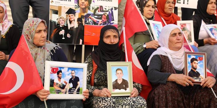 Diyarbakır annelerinin oturma eylemine iki aile daha katıldı