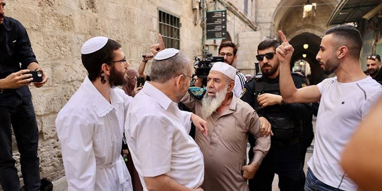 Fanatik Yahudiler bu sabah da Mescid-i Aksa'ya baskın düzenledi