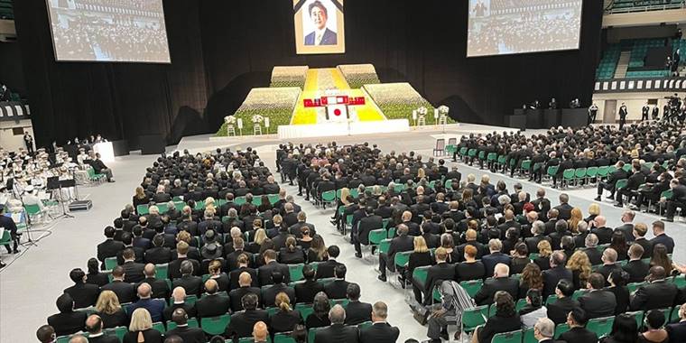 Japonya, suikast sonucu hayatını kaybeden eski Başbakan Abe'nin yasını tutuyor