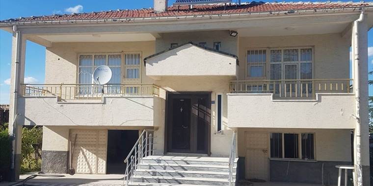 Konya'da gurbetçinin evinin garajından hırsızlık yaptığı öne sürülen 2 zanlı tutuklandı