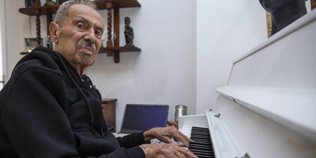 Caz sanatçısı Bozkurt İlham Gencer, 100 yaşında halen piyanosunun başında