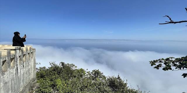 Umman'daki Şaat Dağları, mavi ve yeşillikler arasında 'bulutları kucaklıyor'