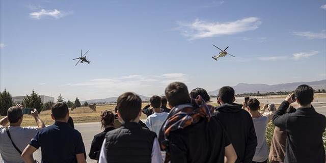 Milli hava araçları, TSK Güçlendirme Vakfı bağışçıları için uçtu