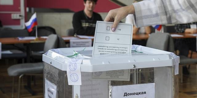 Ukrayna’daki ayrılıkçı yönetimlerin düzenlediği referandumlarda "Rusya’ya katılma" kararı çıktı