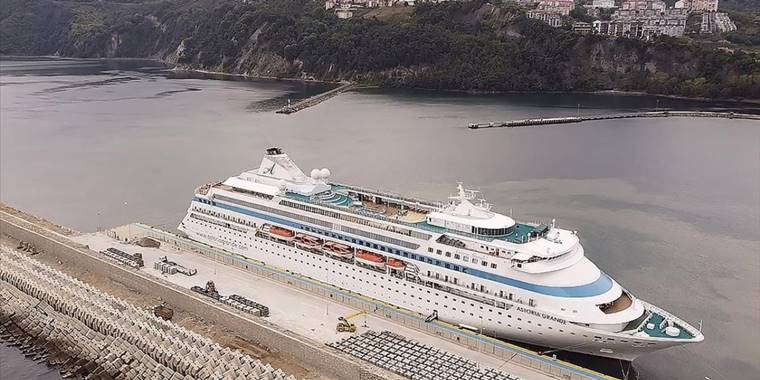 "Astoria Grande" kruvaziyeri 843 yolcusuyla üçüncü kez Amasra'ya geldi