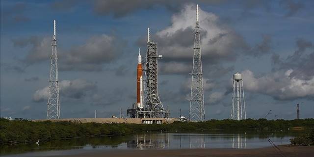 NASA, Ian Kasırgası nedeniyle uzay aracını ve roketi hangarlara çekti