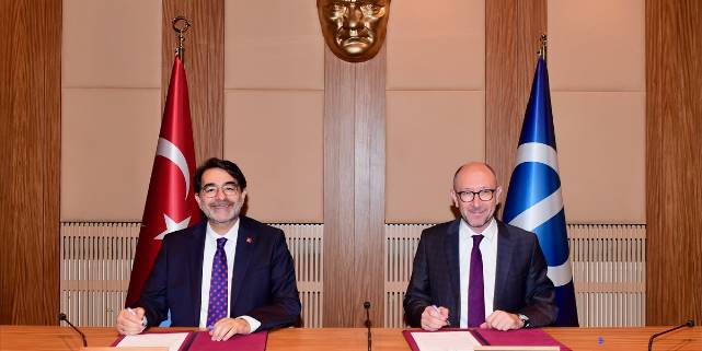 Anadolu Üniversitesi 3,8 milyon kamu personeline uzaktan eğitim katkısı sunacak