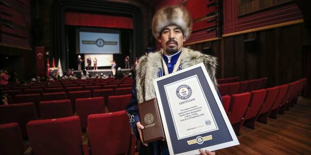 Kırgız Manasçı İsakov, 124 saat Manas okuyarak Guinness Rekorlar Kitabı'na girdi