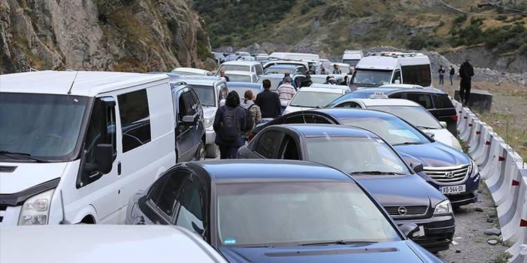 Rusya vatandaşlarının kısmi seferberliğin ardından Gürcistan'a akını sürüyor