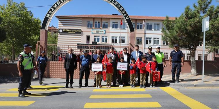 Develi'de "Yayalara öncelik duruşu, hayata saygı duruşu" etkinliği yapıldı