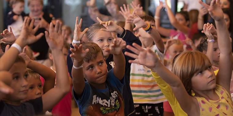 Savaş mağduru Ukraynalı çocuklar hem eğleniyor hem Türkçe öğreniyor