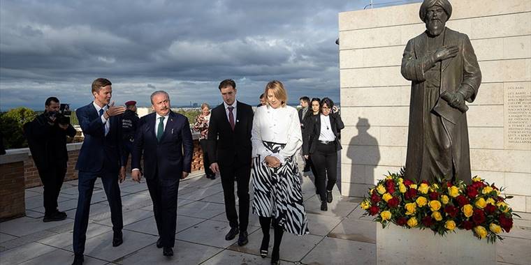 TBMM Başkanı Şentop, Macaristan'da ziyaretlerde bulundu