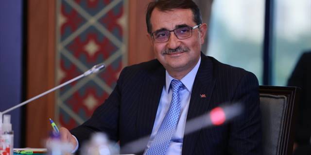Bakan Dönmez: Karadeniz Gaz Sahası'nda kabloları denizin tabanına döşeyecek gemi İstanbul Boğazı'nda