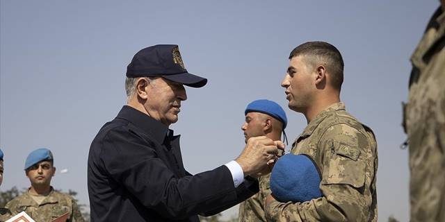 Bakan Akar ve beraberindeki TSK komuta kademesi Isparta'da ziyaretlerde bulundu