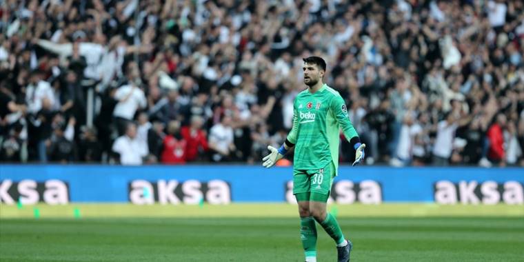 Beşiktaş kaleci Ersin Destanoğlu ile sözleşme yeniledi
