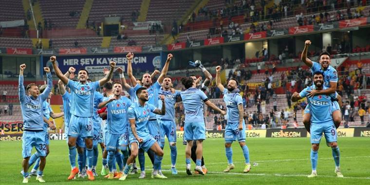 Trabzonspor 3 puana ikinci yarıda uzandı