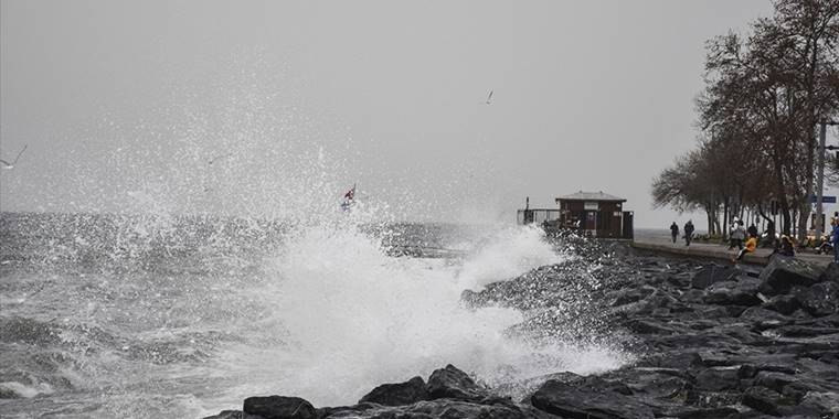Meteorolojiden kuzey ve iç kesimler için kuvvetli rüzgar ve fırtına uyarısı