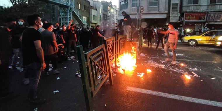 İran'da protestolar 15. gününde devam etti