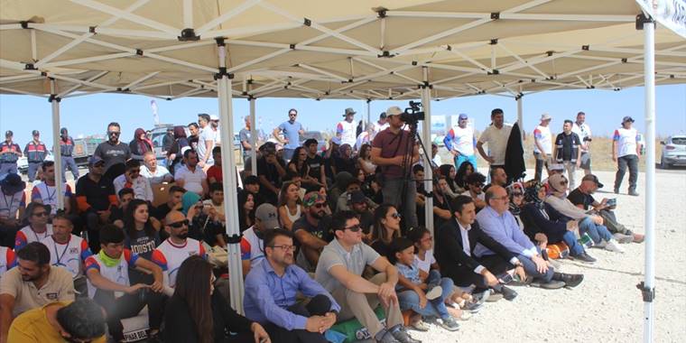 Karapınar'da yamaç paraşütü yarışması başladı