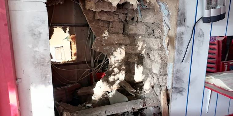 Konya'da duvarı delip kuyumcu soymaya çalıştılar