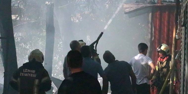 İzmir'de mobilya atölyesinde çıkan yangın hasara yol açtı