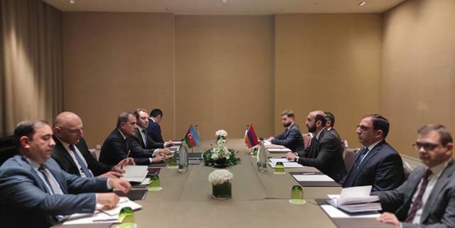 Azerbaycan ve Ermenistan dışişleri bakanları Cenevre'de görüştü