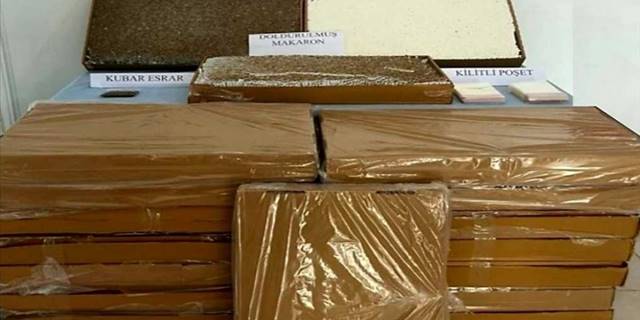 Kırıkkale'de jandarmadan kaçan zanlıların aracında makaron ve esrar ele geçirildi