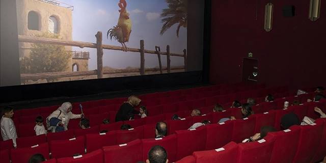 'Tay' sinemada liderliğini korudu