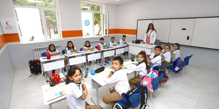Türkiye Maarif Vakfının Azerbaycan'da kurduğu okul açıldı