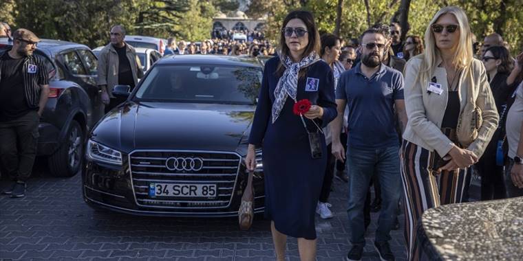 Ankara'da öldürülen müzisyen Onur Şener son yolculuğuna uğurlandı