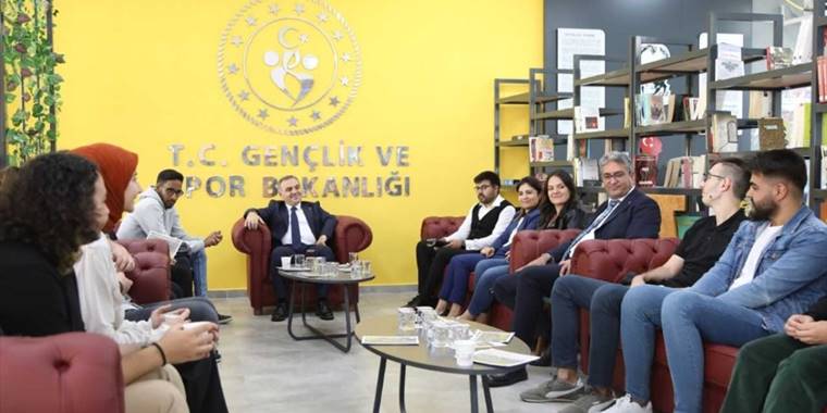 ERÜ Rektörü Fatih Altun, öğrencilerle buluştu