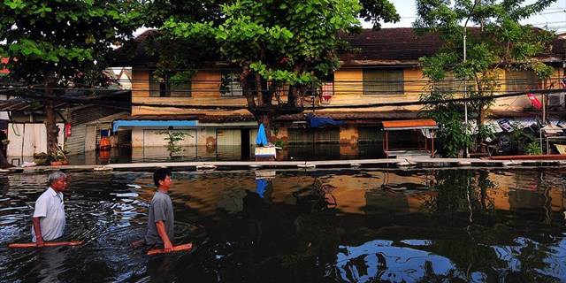 Tayland'da şiddetli yağışlar sele neden oldu