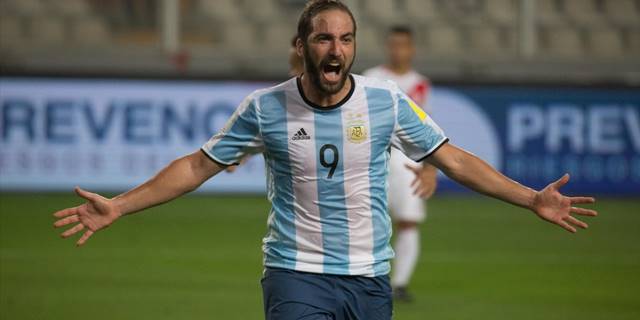 Arjantinli futbolcu Gonzalo Higuain, futbol kariyerini noktalayacağını açıkladı