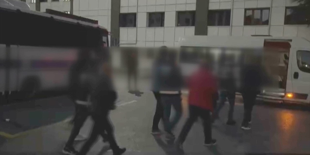 Borsa işlemlerinde usulsüzlük yaptıkları iddia edilen 8 şüpheli adliyede