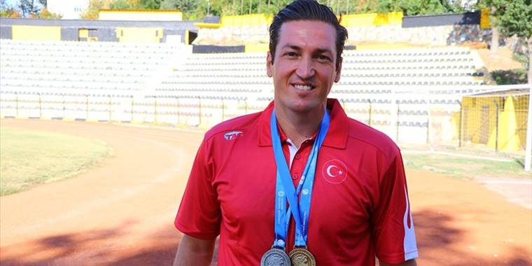 Tekirdağlı tenis antrenörü başarısını atletizmde de Balkan şampiyonu olarak gösterdi