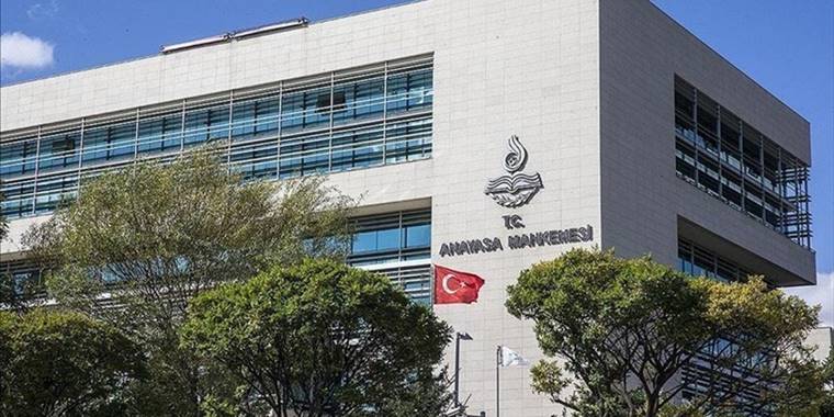 AYM, sanığın yokluğunda davanın bitirilebilmesine yönelik CMK fıkrasını iptal etti