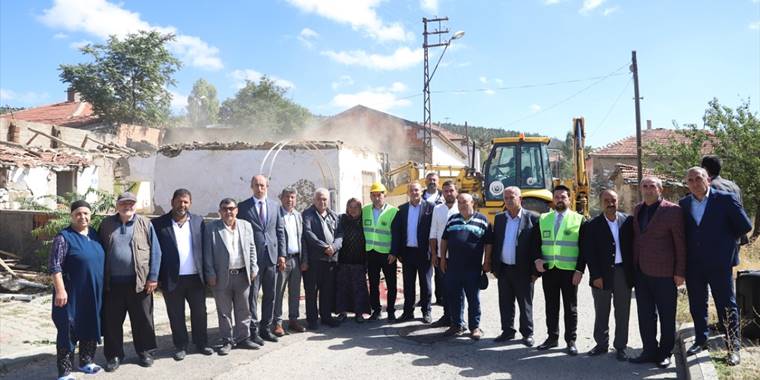 Bala'da kentsel dönüşüm projesinde bina yıkımları başladı
