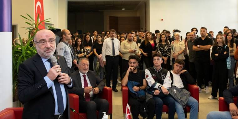 KAYÜ Rektörü Karamustafa öğrencilerle buluştu