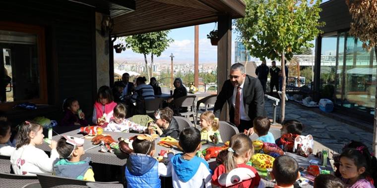 Pursaklar Belediyesi Nezaket Okulu öğrencileri "Hayvanları Koruma Günü"nde Endemik Vadi'yi gezdi