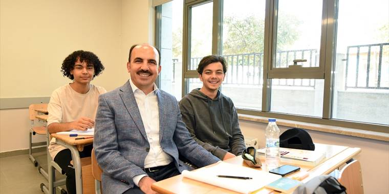 Konya Büyükşehir Belediyesi'nden 12. sınıf öğrencilerine nakdi destek