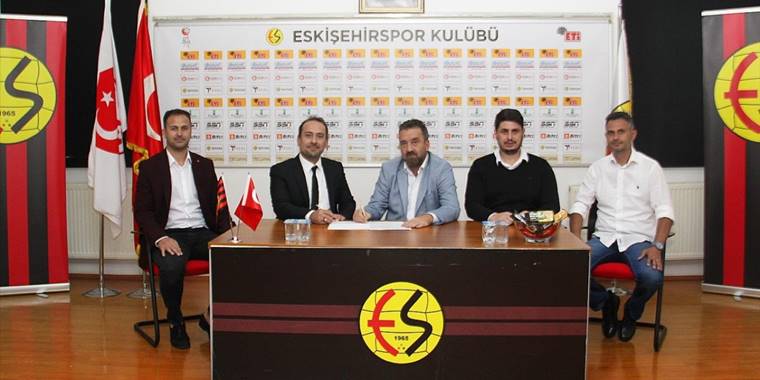 Eskişehirspor'da teknik direktörlük görevine Emre Özbayer getirildi
